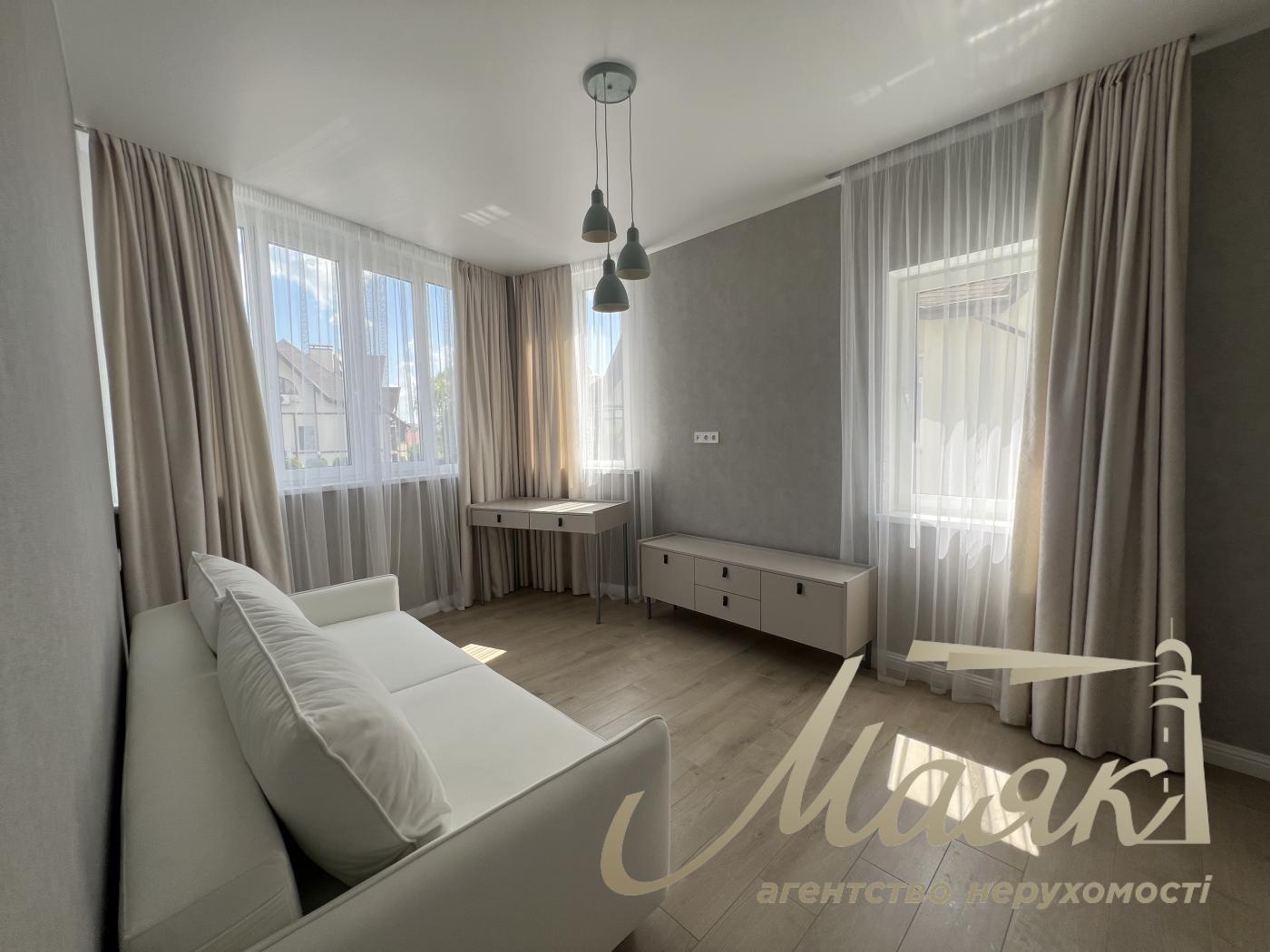 Rent 3-storey duplex 270m2, Kozin