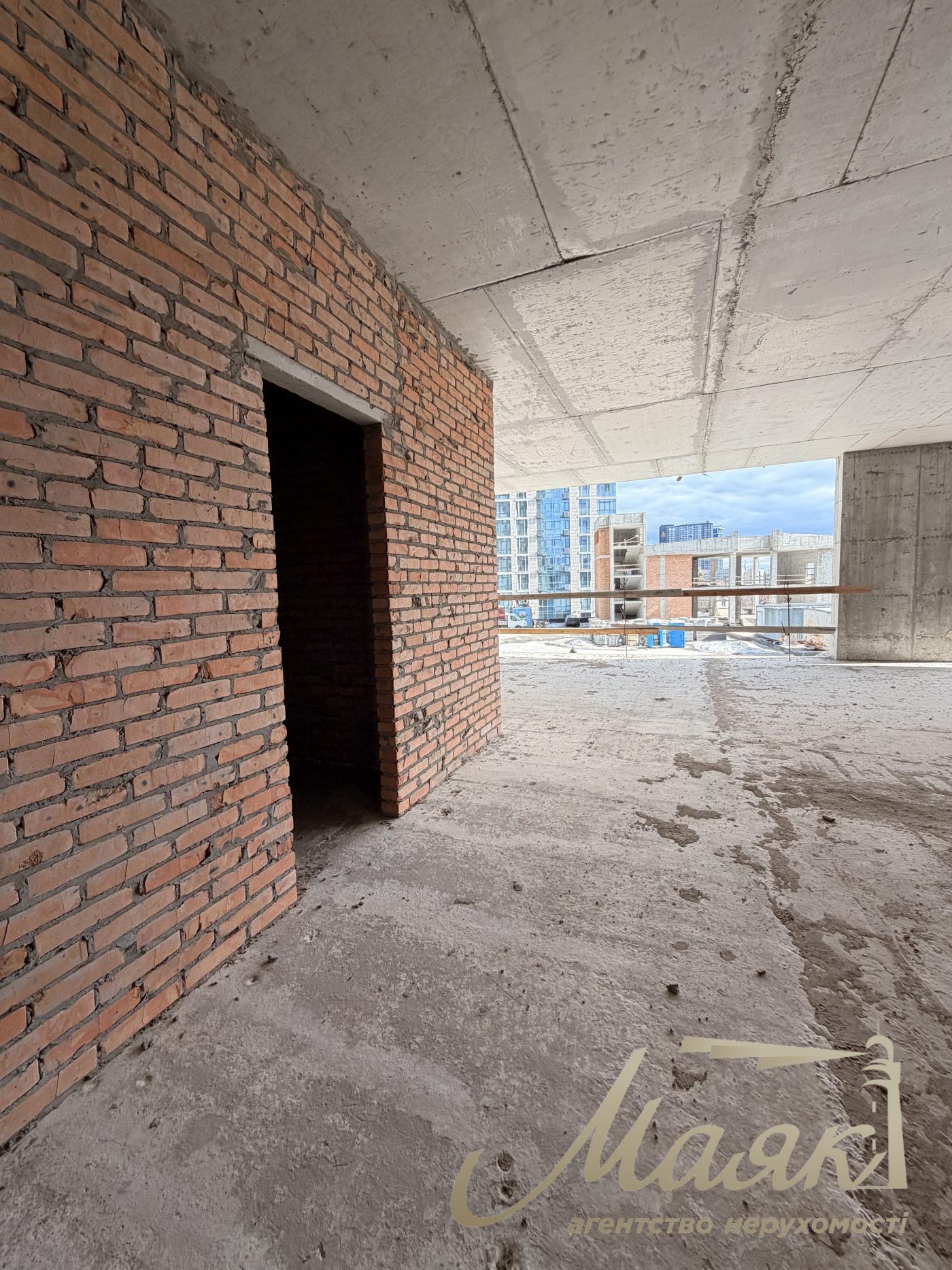 For sale 3-bedroom apartment (can be used as an office) LCD Novopecherskie Lipki, Verkhoglyada St. (Dagomirov)