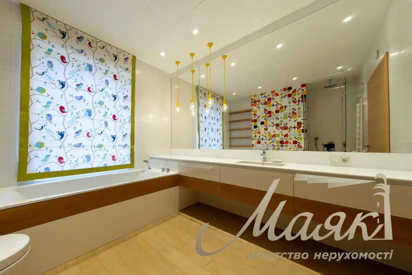 Оренда 3-поверхового будинку площею 570 м², Плюти