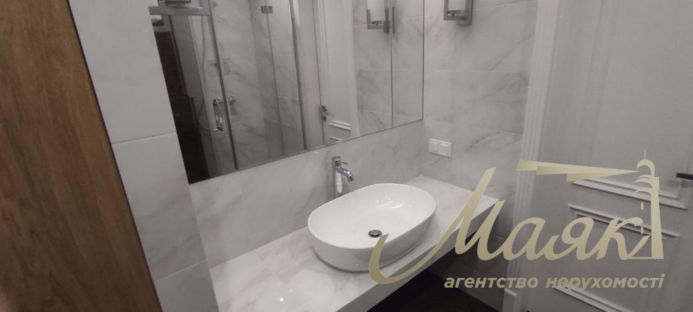 2-bedroom apartment for sale in the Podil Plaza & Residence residential complex, Hlubochitska Street