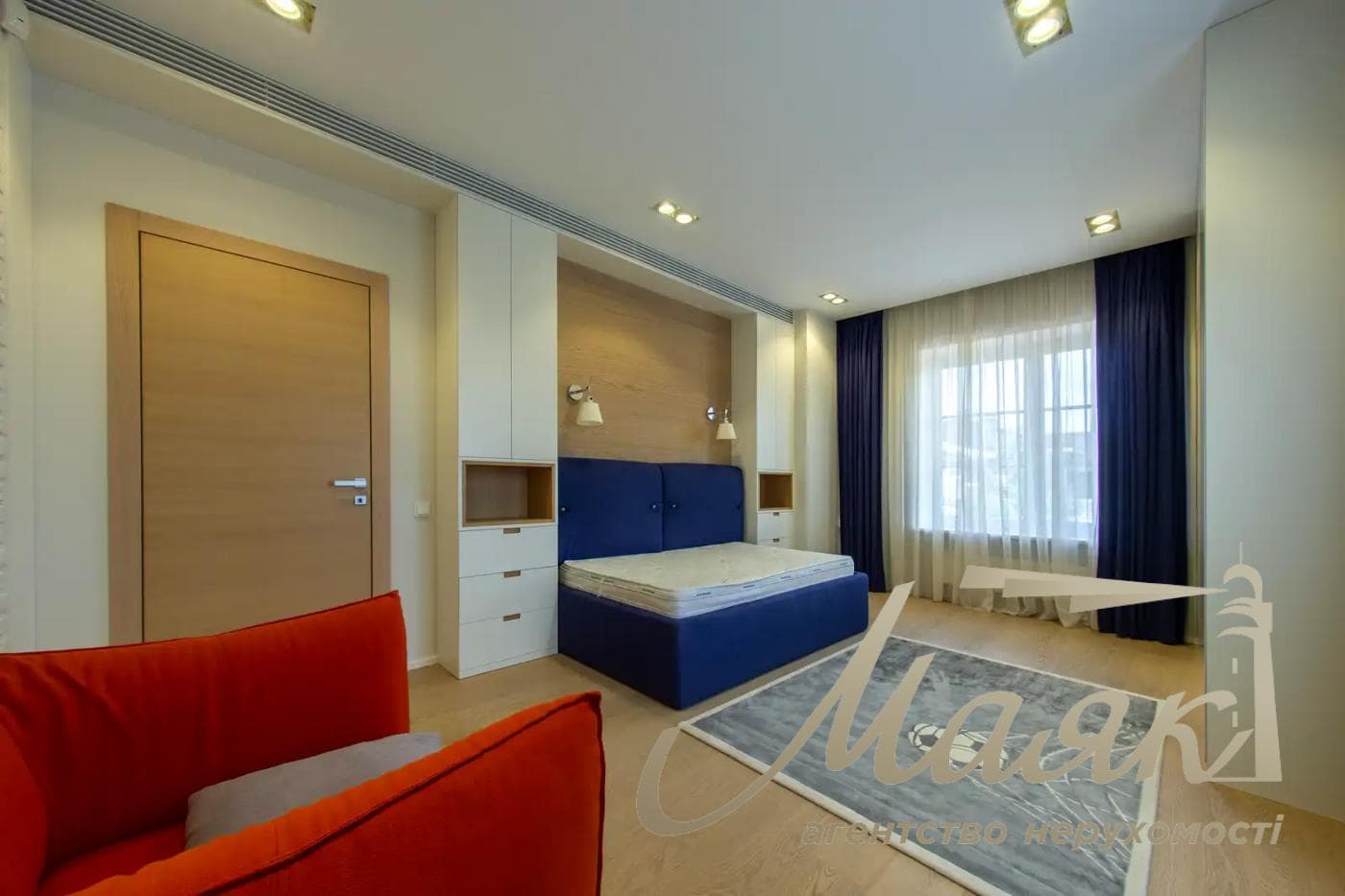 Оренда 3-поверхового будинку площею 570 м², Плюти