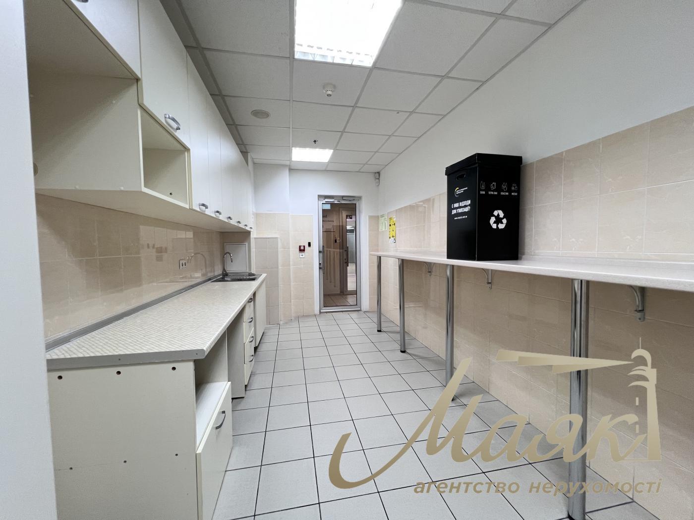 Оренда офісу 285 кв.м. в БЦ Леонардо вул.Богдана Хмельницького 52/17