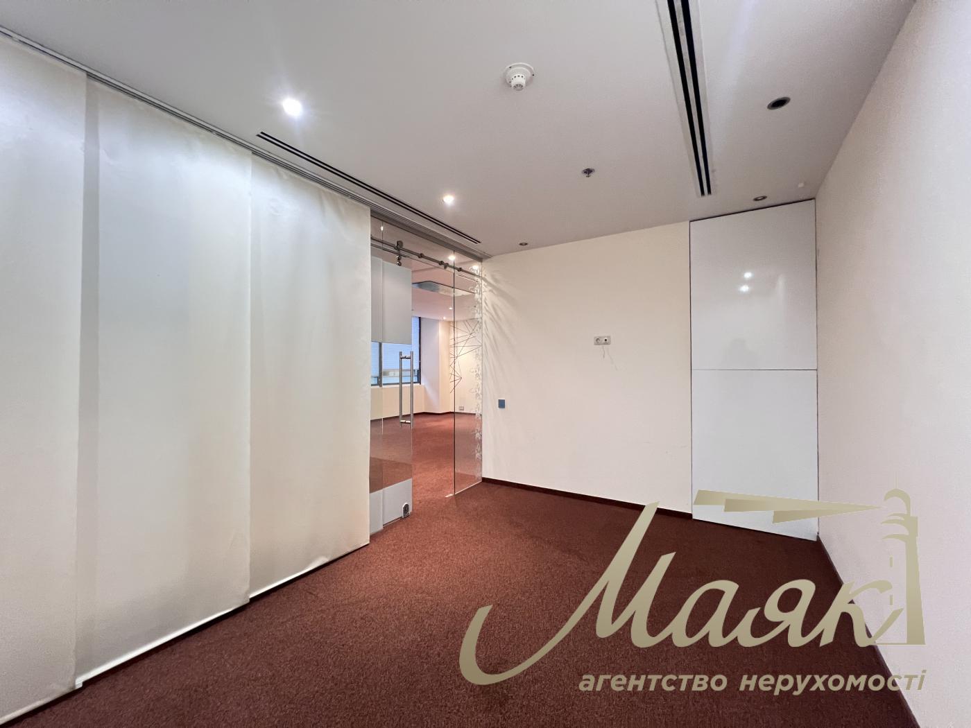 Оренда офісу 77 кв.м в БЦ Леонардо по вул. Богдана Хмельницького 52/17