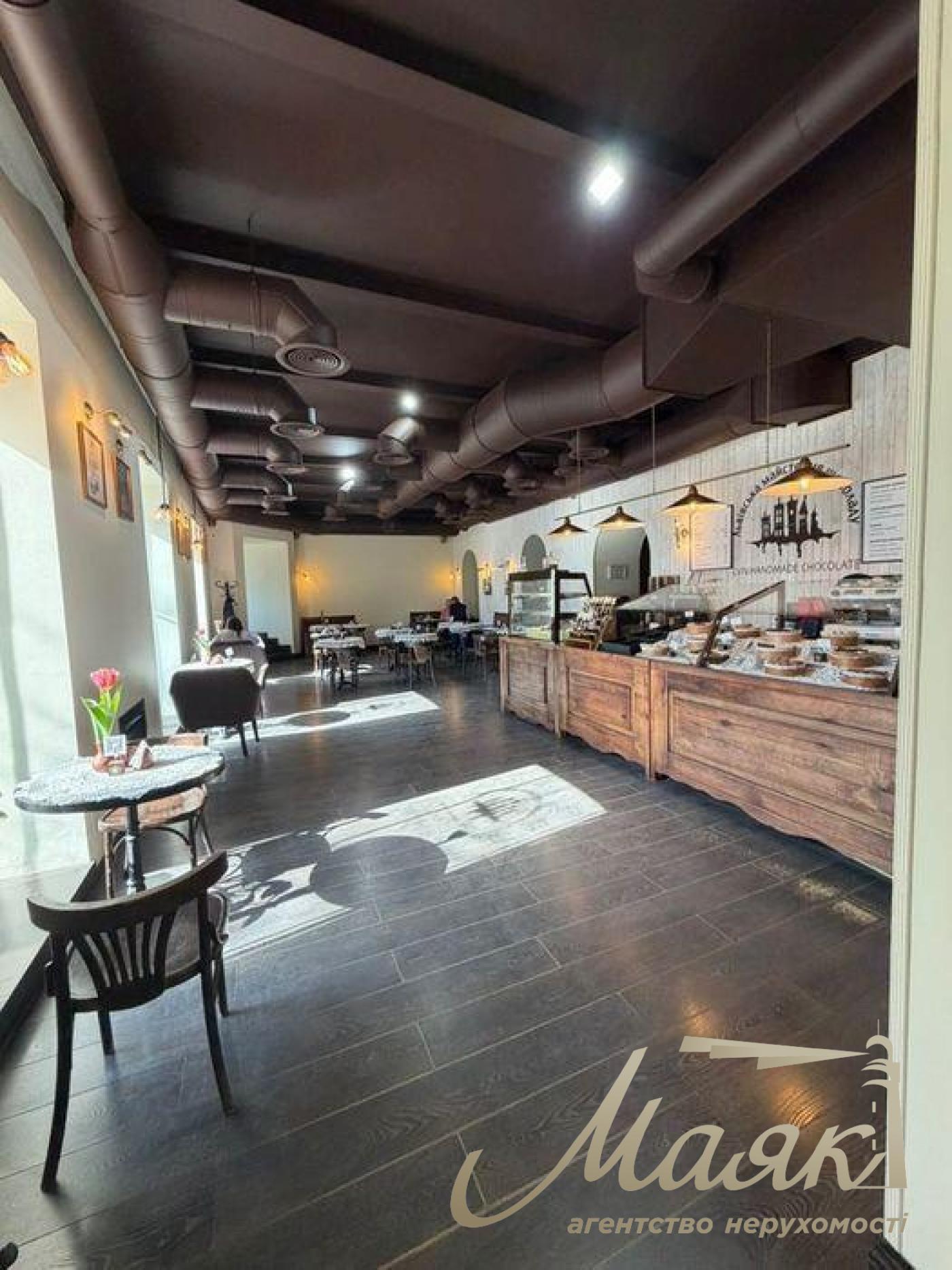 Оренда фасадного приміщення 250 м.кв. бул. Тараса Шевченка, Центр