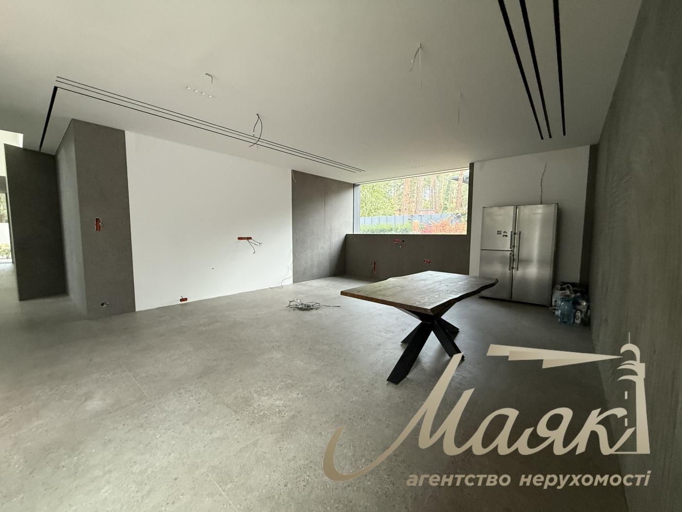 Продажа 1-этажного дома 305 м2, в Плютах