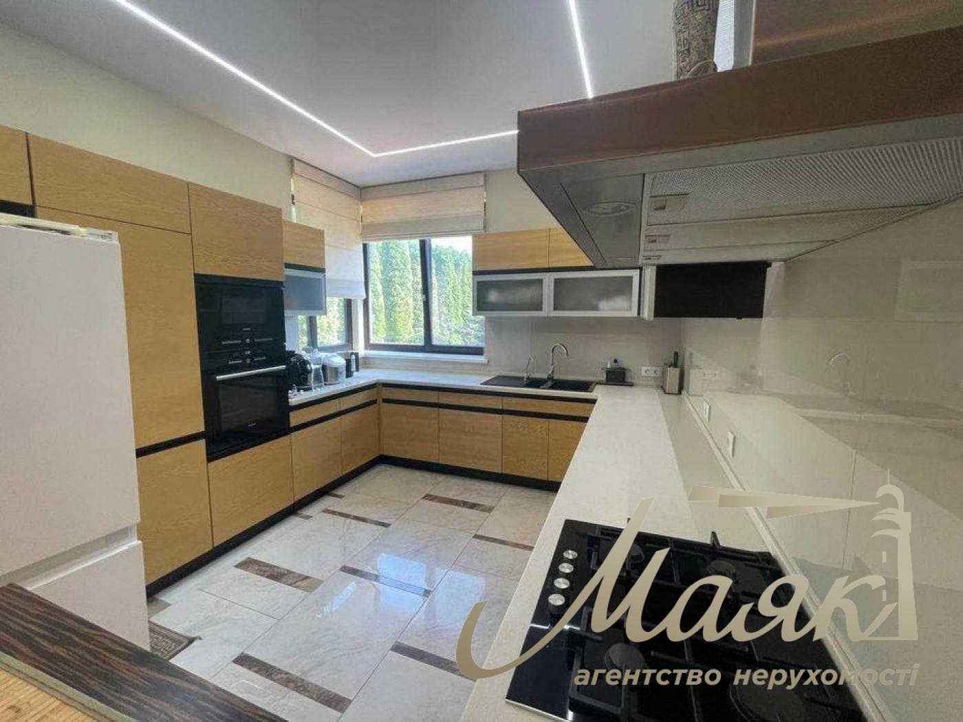 Оренда преміальної резиденції 300 м² | Горбовичі | Басейн | Повна автономність