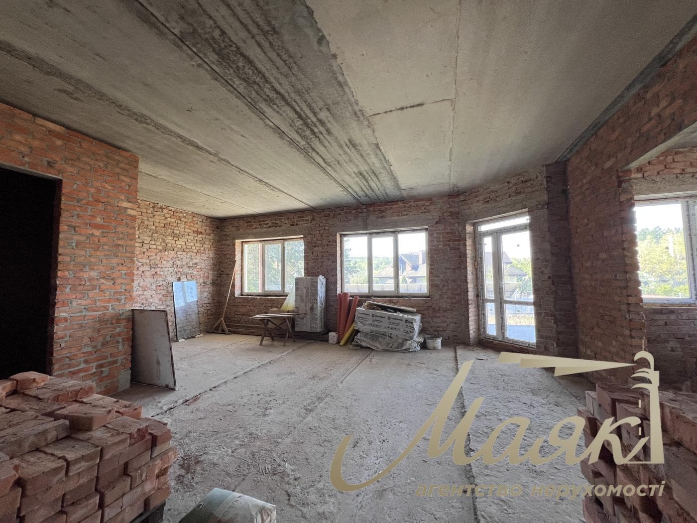 Capital brick house for sale 270m2 near Kiev, Novoobukhivske direction