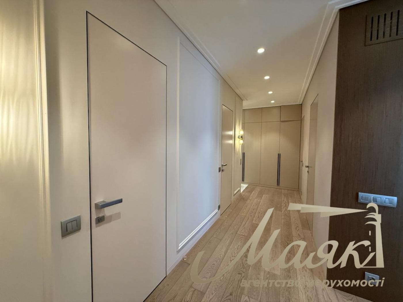 3-room apartment for rent in the "French Quarter 2" residential complex, 3a McCain Street, Pechersk