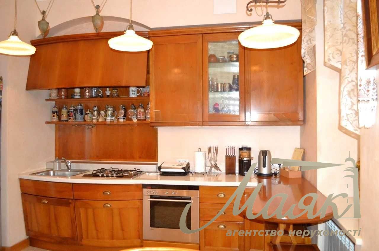 Продаж 2-комнатной квартиры 65.2м2 ул. Банковая, 1, рядом с Администрацией Президента