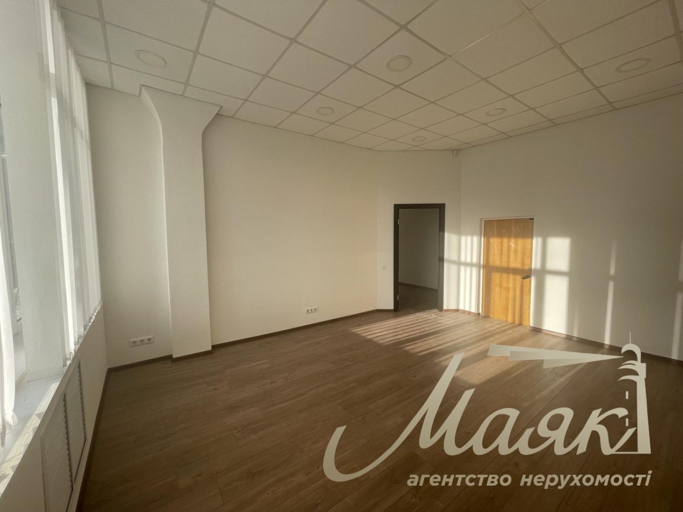 Office space for rent 135m2 near Pecherskaya metro station