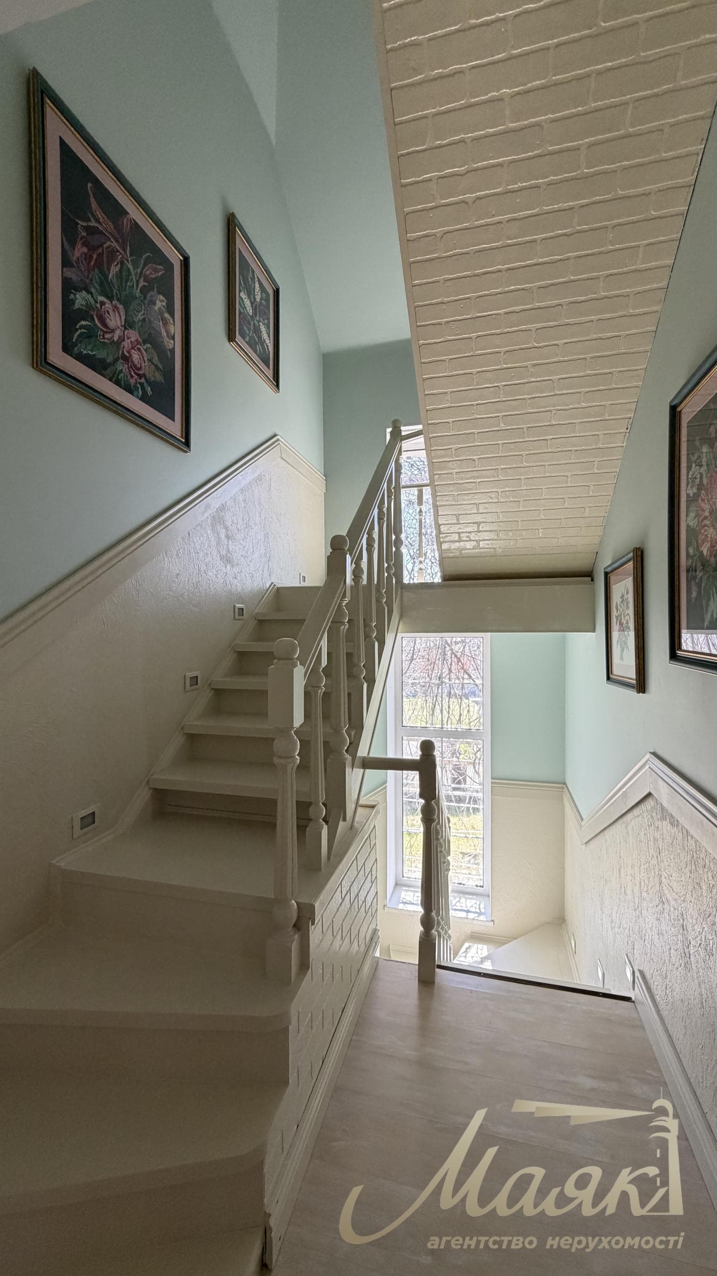 Продаж преміального 3х-поверхового будинку 350 м² у Гореничі, Бучанський район, Київська область