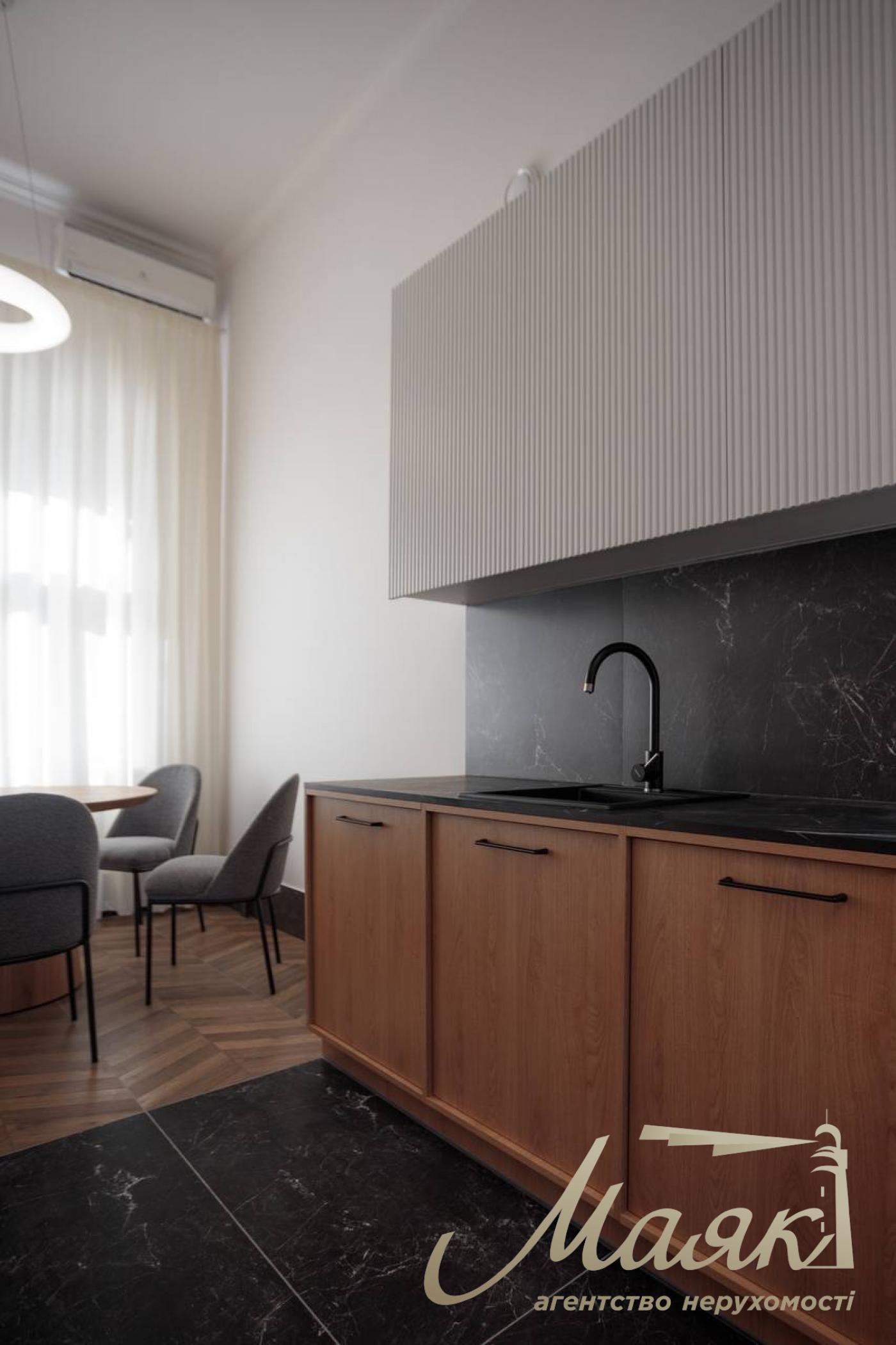 Furnished office for sale in the Center (100m2) Bolshaya Vasilkovskaya st., 38