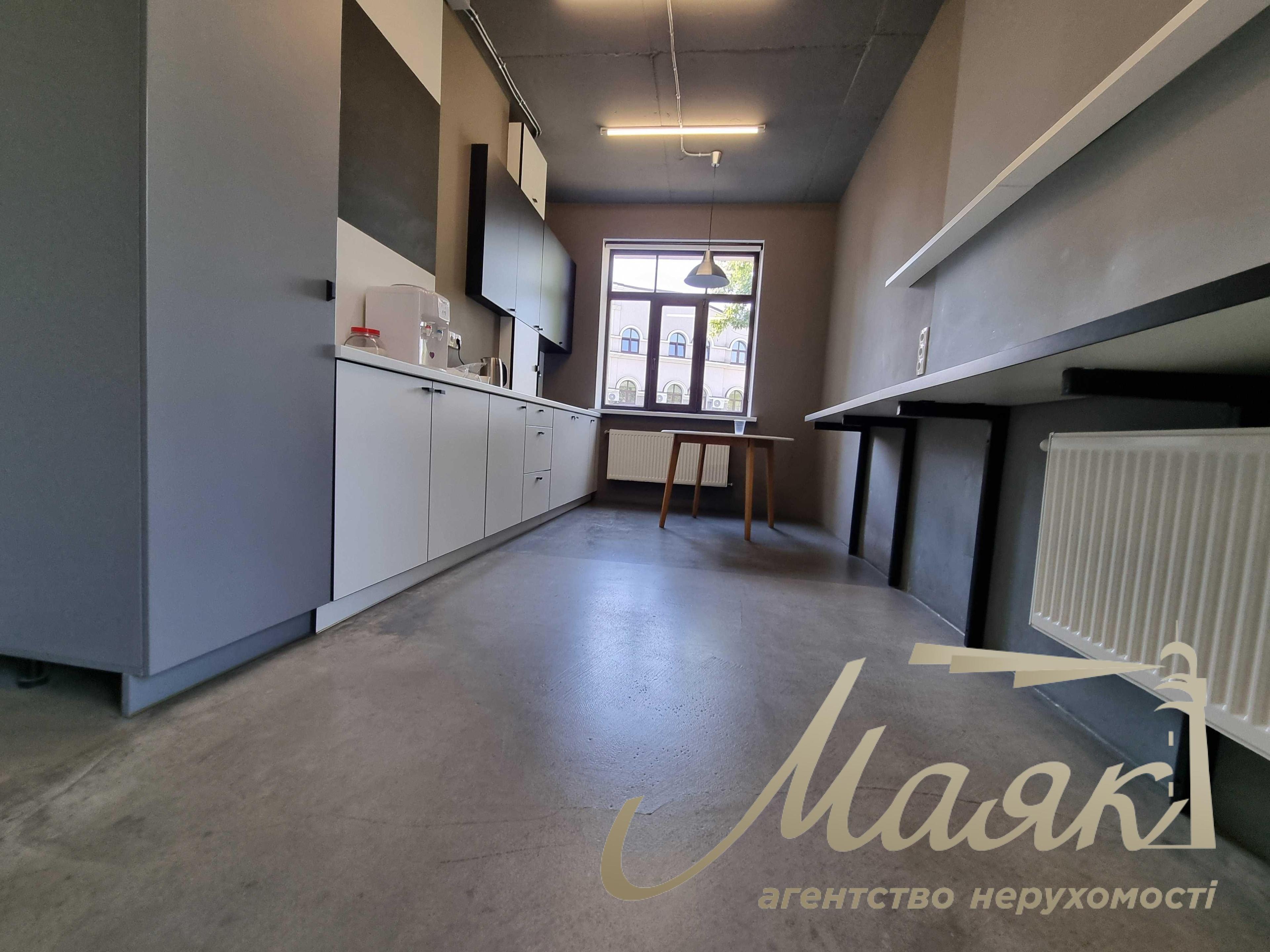 Rent office 350 sq.m. on Podil, Vozdvizhenska street 51A