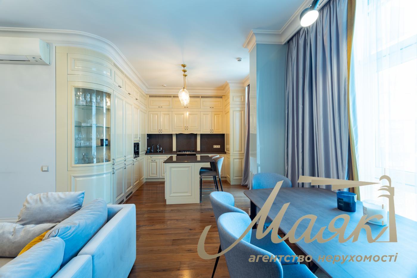 Sale 4k apartment with parking place in LCD Zverinetskyi, Pechersk, Kiev