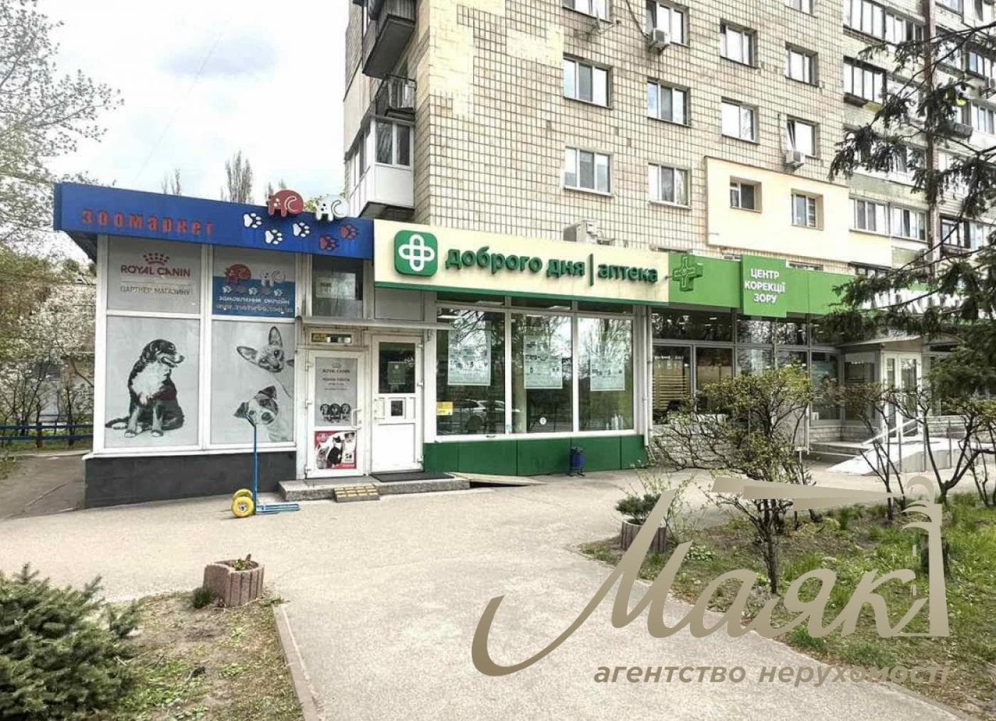 Оренда фасадного комерційного приміщення (106 м² + 70 м² цоколь), Русанівська набережна, 8