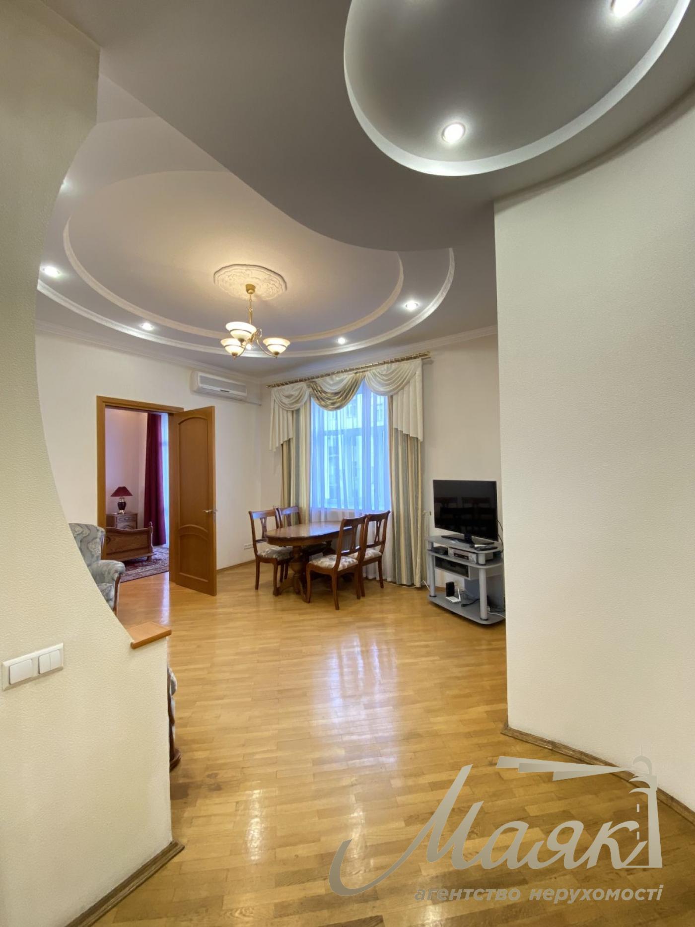 Аренда 3к. квартиры, ул. Антоновича (Горького), 4/6, Центр