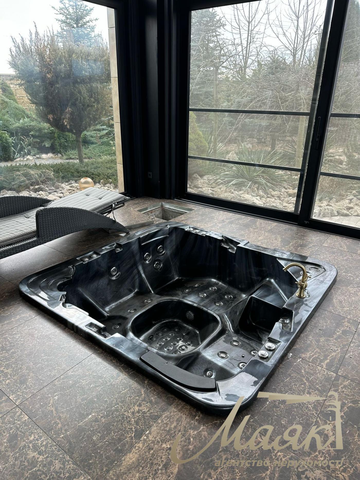 For sale one-storey cottage with access to the lake in the cottage town in the village of New Bezradichi, Obukhiv district.