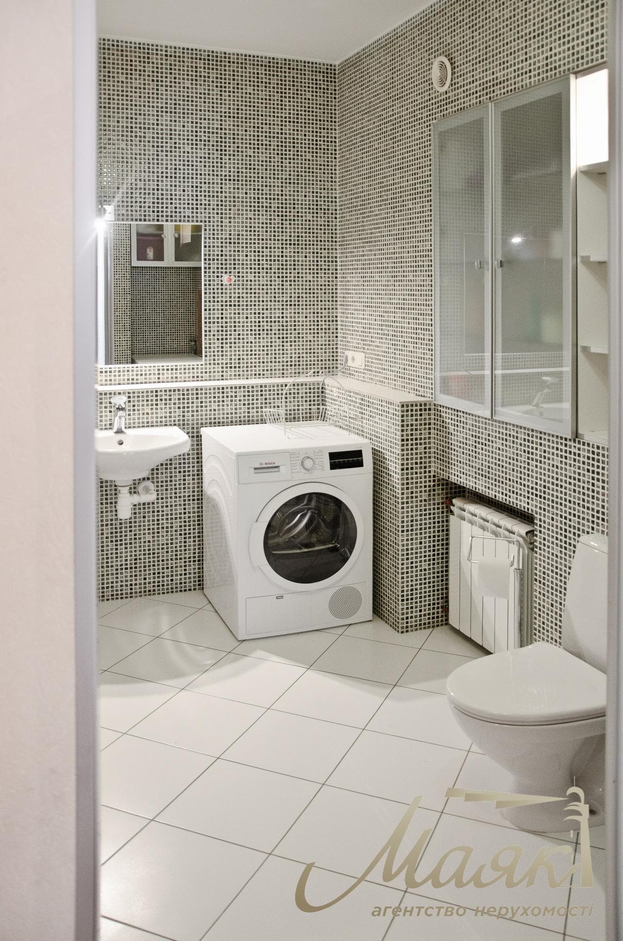 For sale 4-room apartment, Sofiyskaya Square