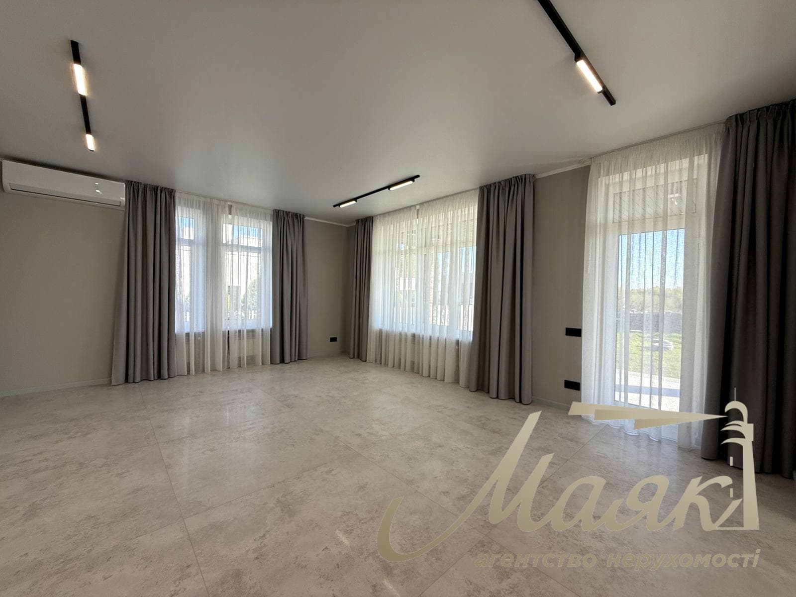 Продаж сучасного будинку 350 м² з панорамним видом с. Лісники пров. Глинище, 39, Обухівський напрямок, Київська область