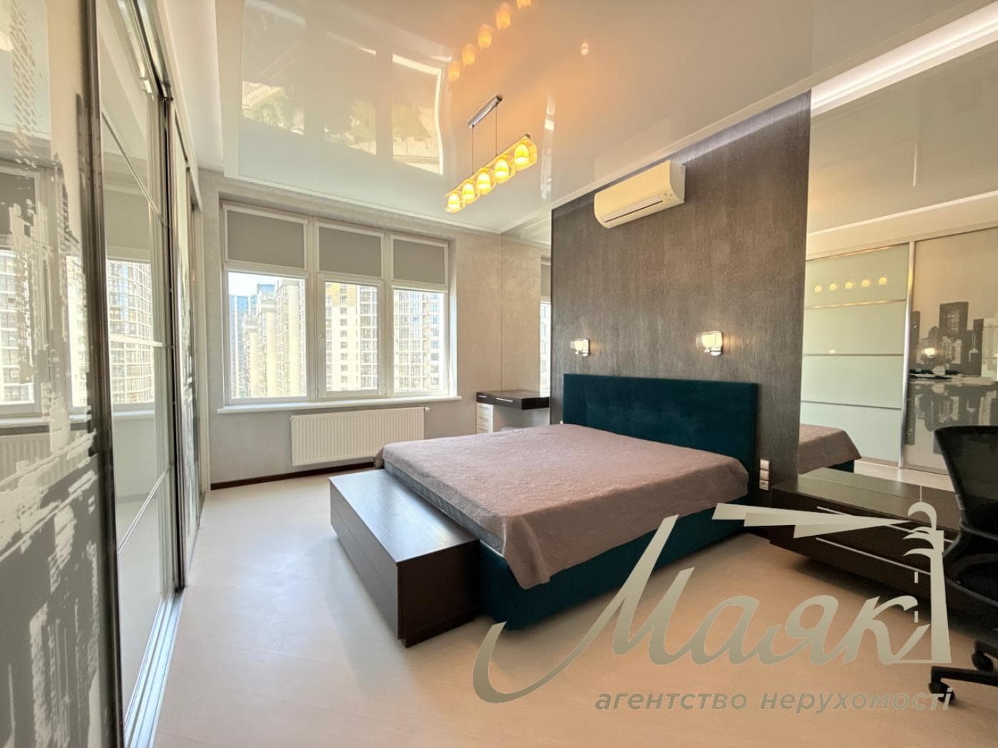 4-room apartment for rent in Pechersk, Novopecherskie Lipki residential complex, 9 Dragomirova St.