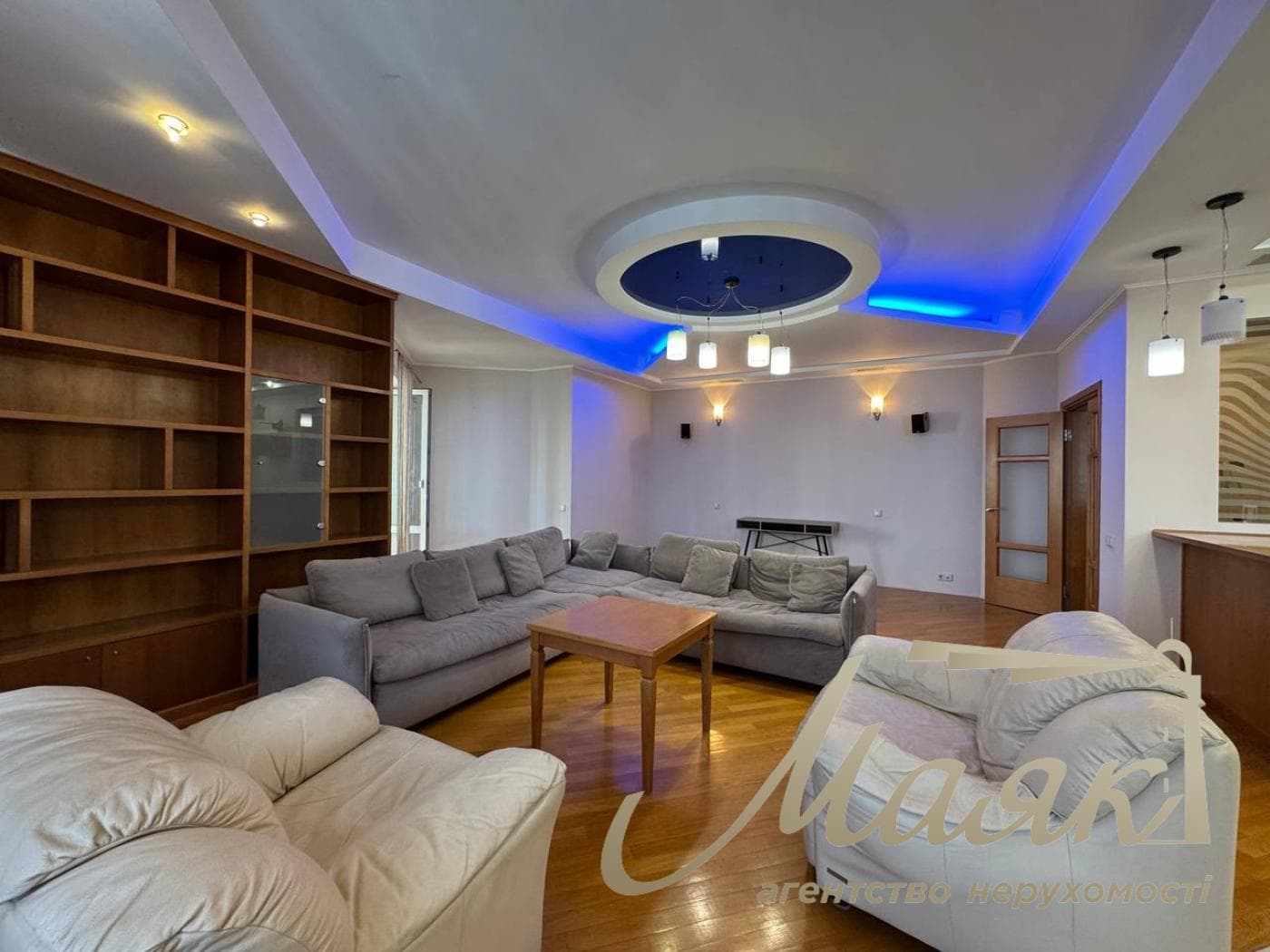 Продаж 3-х кімнатної квартири, Драгомирова, 4, Печерськ, Центр!
