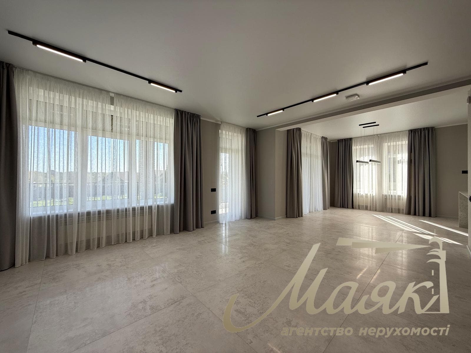 Продаж сучасного будинку 350 м² з панорамним видом с. Лісники пров. Глинище, 39, Обухівський напрямок, Київська область