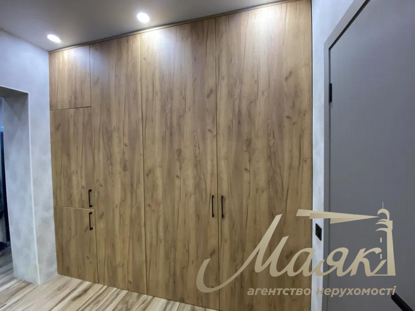 Оренда 1к квартири - студії 60 м², вул. Ділова, метро Олімпійська