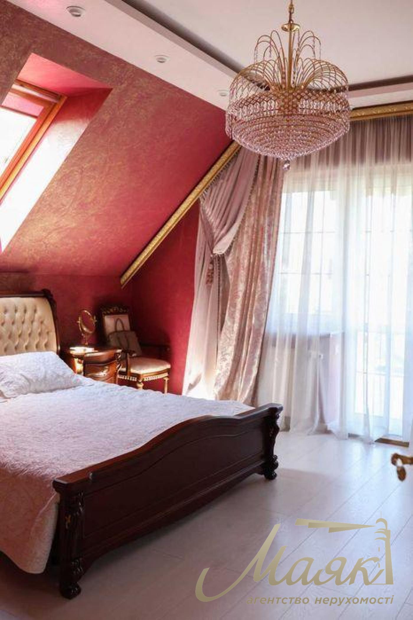 Продаж 3 пов. будинку 220 кв.м. Осокорки. Дарниця. Поруч із метро.