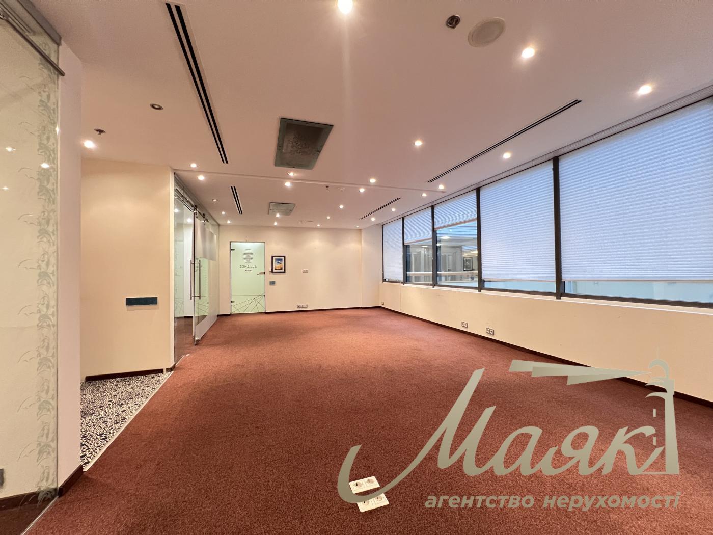 Оренда офісу 77 кв.м в БЦ Леонардо по вул. Богдана Хмельницького 52/17