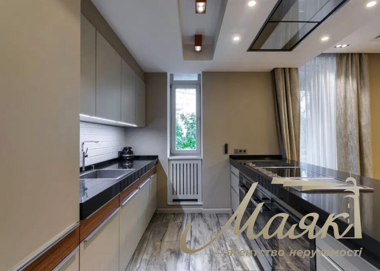 Sale of 3-room apartment Shota Rustaveli street