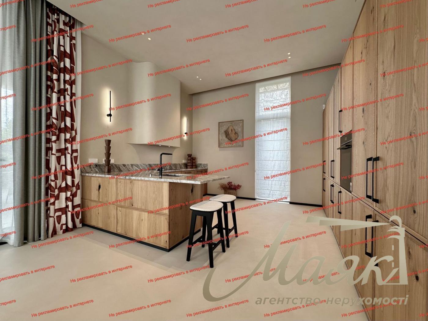 Пропонується на продаж унікальний будинок у Конча-Заспі, село Козин, виконаний у сучасно-етнічному стилі