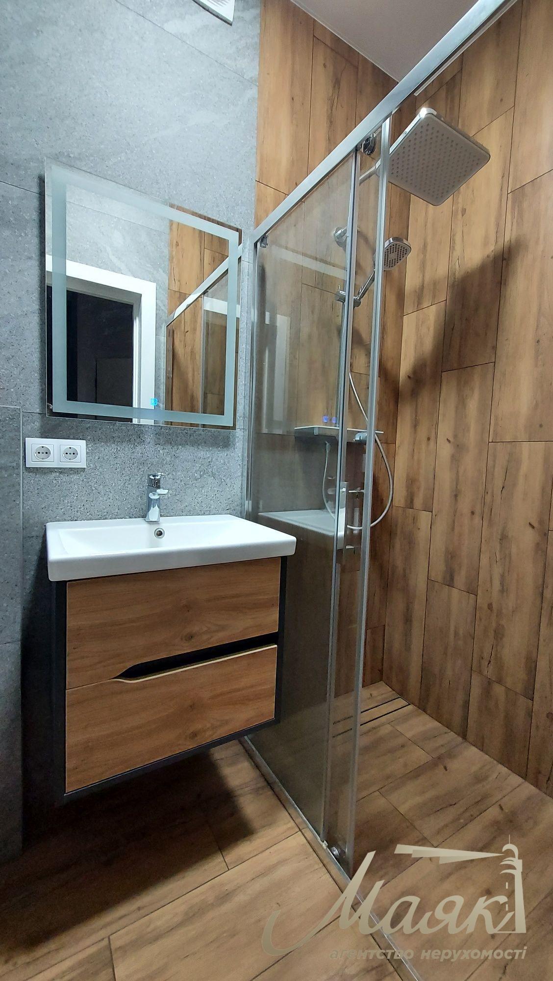 Продаж дуплексу з новим ремонтом, гаражем і власним бомбосховищем с.Крюківщина, котеджне містечко Beverly Hills (2 км від Києва).