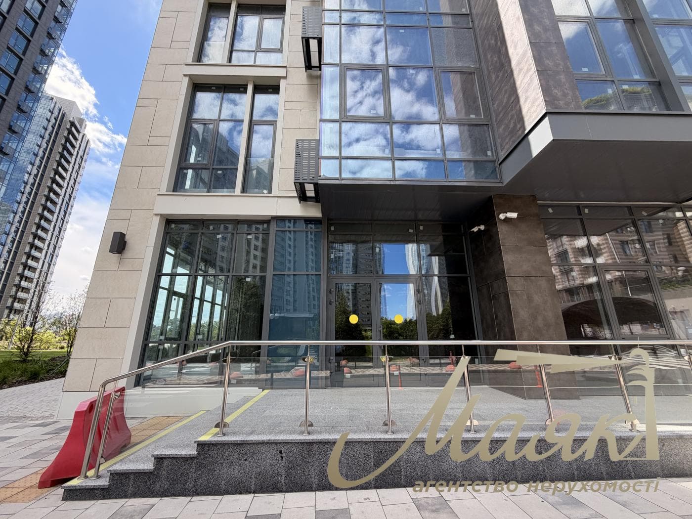 Rent a facade room 182m2, Residential Complex Novopecherskie Lipki