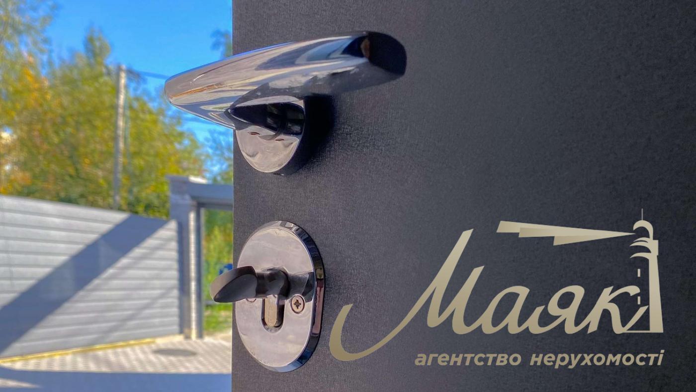 Продажа дома 250м2 с жилым подвалом в Соломенском районе ул. Березова