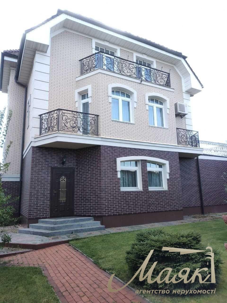 Продаж ексклюзивного триповерхового будинку площею 288 м² у житловому комплексі «Козя Спіна», Нові Петрівці, поруч із Межигір’ям, Вишгород