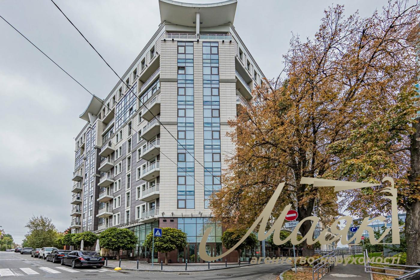 Sale 4k apartment with parking place in LCD Zverinetskyi, Pechersk, Kiev