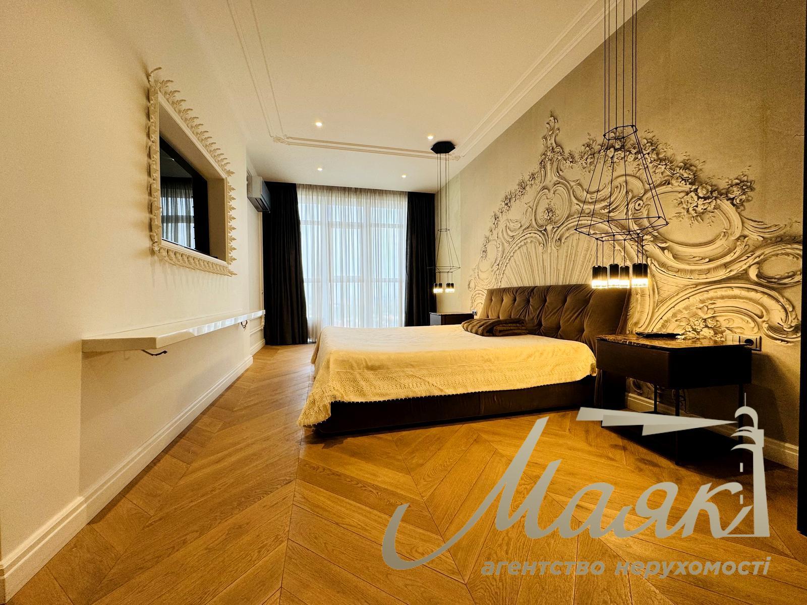 Rent 3-bedroom apartment LCD Novopecherskie Lipki, Verkhoglyada street (Dragomirov)