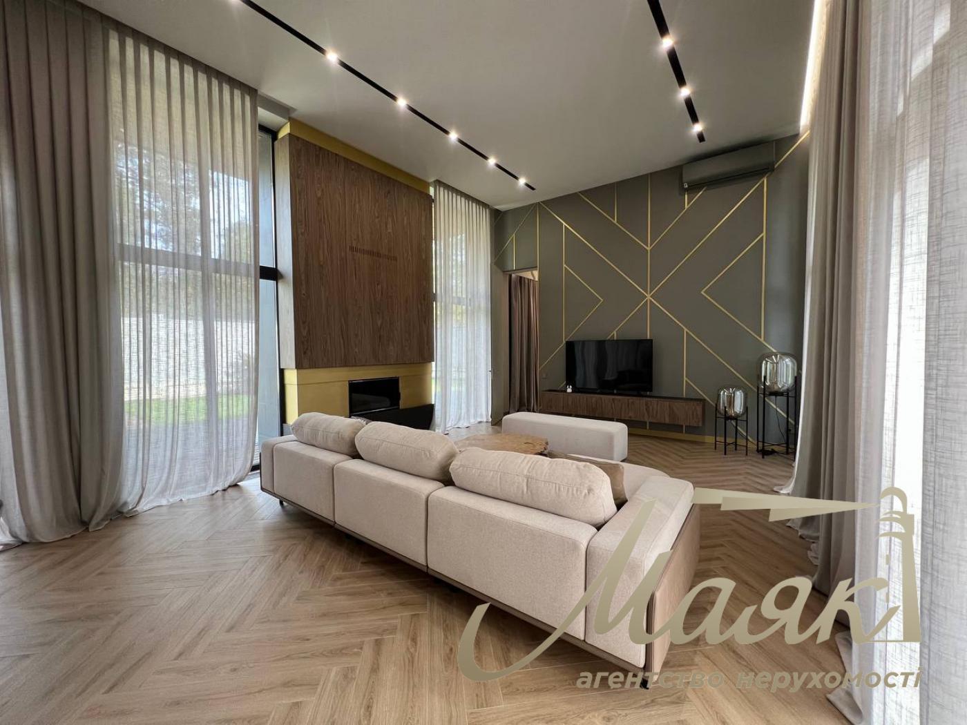 Modern one-storey house with swimming pool in Kozyń