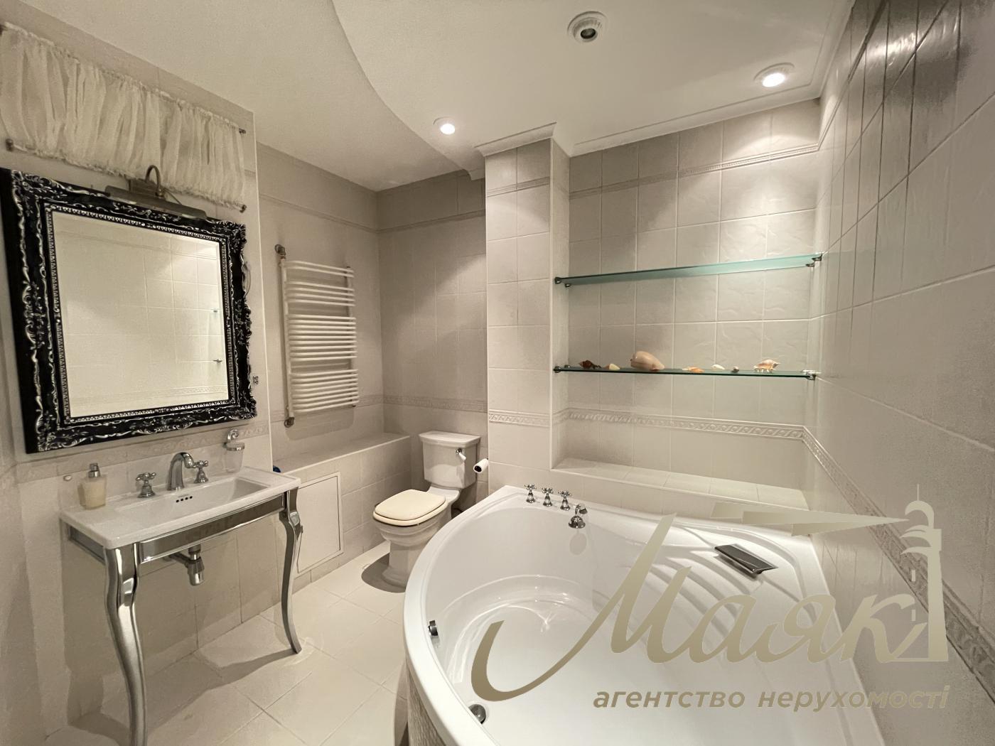 Продажа двухуровневой 4-комнатной квартиры ул. Котельникова, Святошино