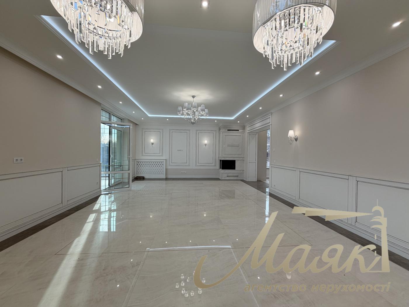 Продажа дома 418.6м2 с выходом до воды, участок 50 соток в КГ "Dream Village", с. Лебедевка