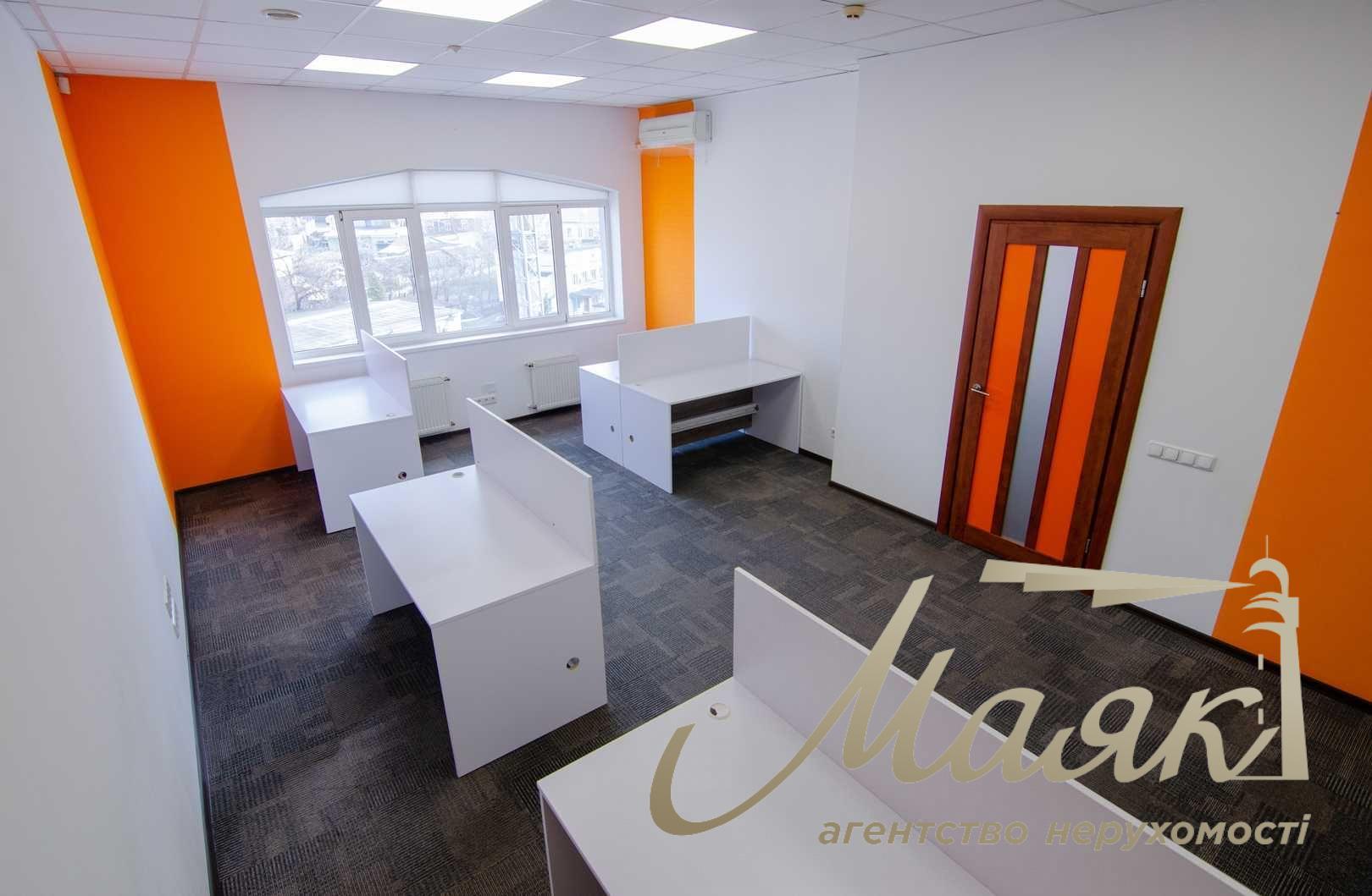 Office for rent 268 m2 in Business City business center