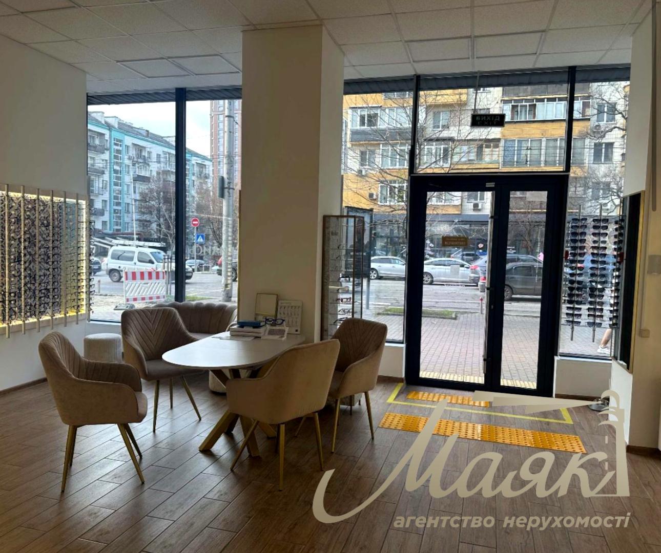 Оренда фасадного приміщення 62м2 по вул.Велика Васильківська 101, Центр