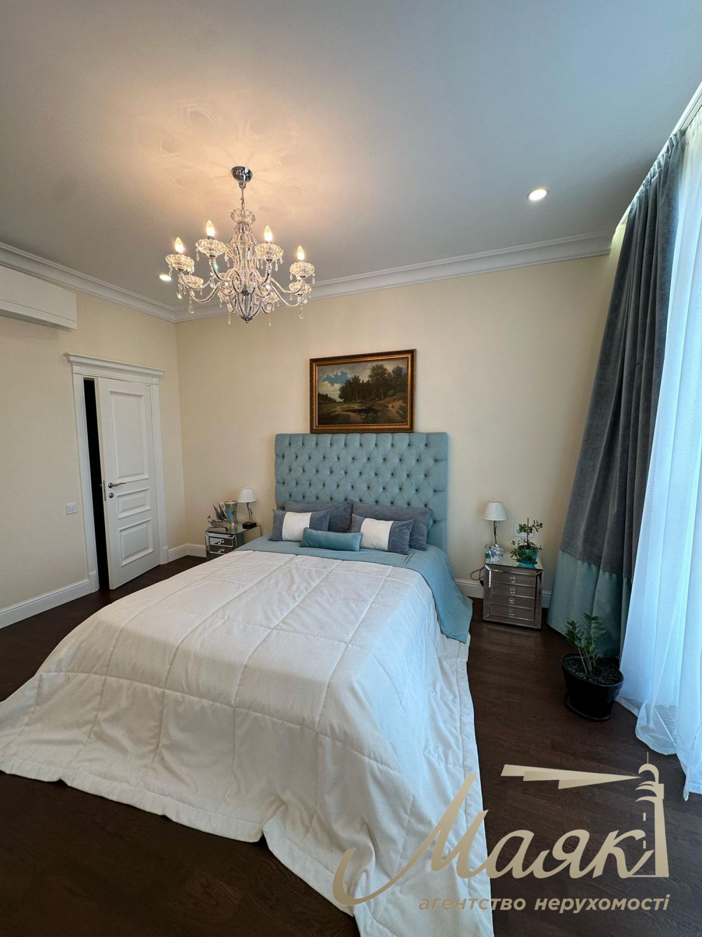 Sale of apartment 156m2 in residential complex Novopecherskie Lipki, Andreya Verkhoglyada st., Pechersk, Kyiv