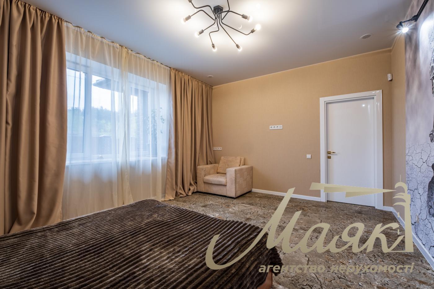 Продажа одноэтажного дома 182.6 м2 в с. Погребы, ул. Пасиченка, Киевская обл, Броварский р-н.