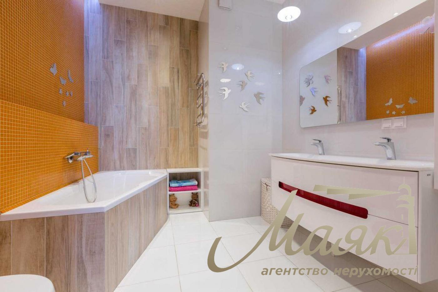 Sale of 4-room apartment, Kudryashova street 20, Vremena Goda residential complex, Solomensky district!