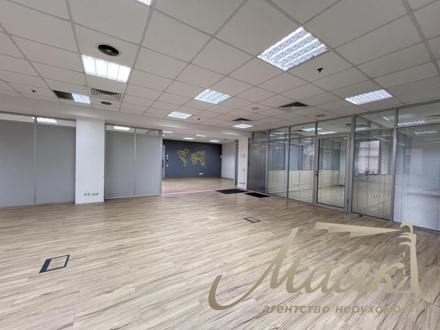 Оренда офісу 285 кв.м. в БЦ Леонардо вул.Богдана Хмельницького 52/17