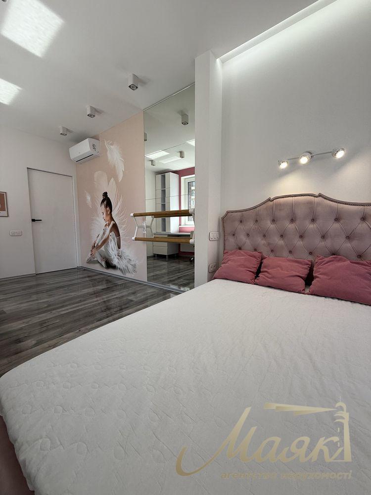 Rent 2-bedroom apartment 90 m2 LCD New York, New York, Antonovicha str. 74