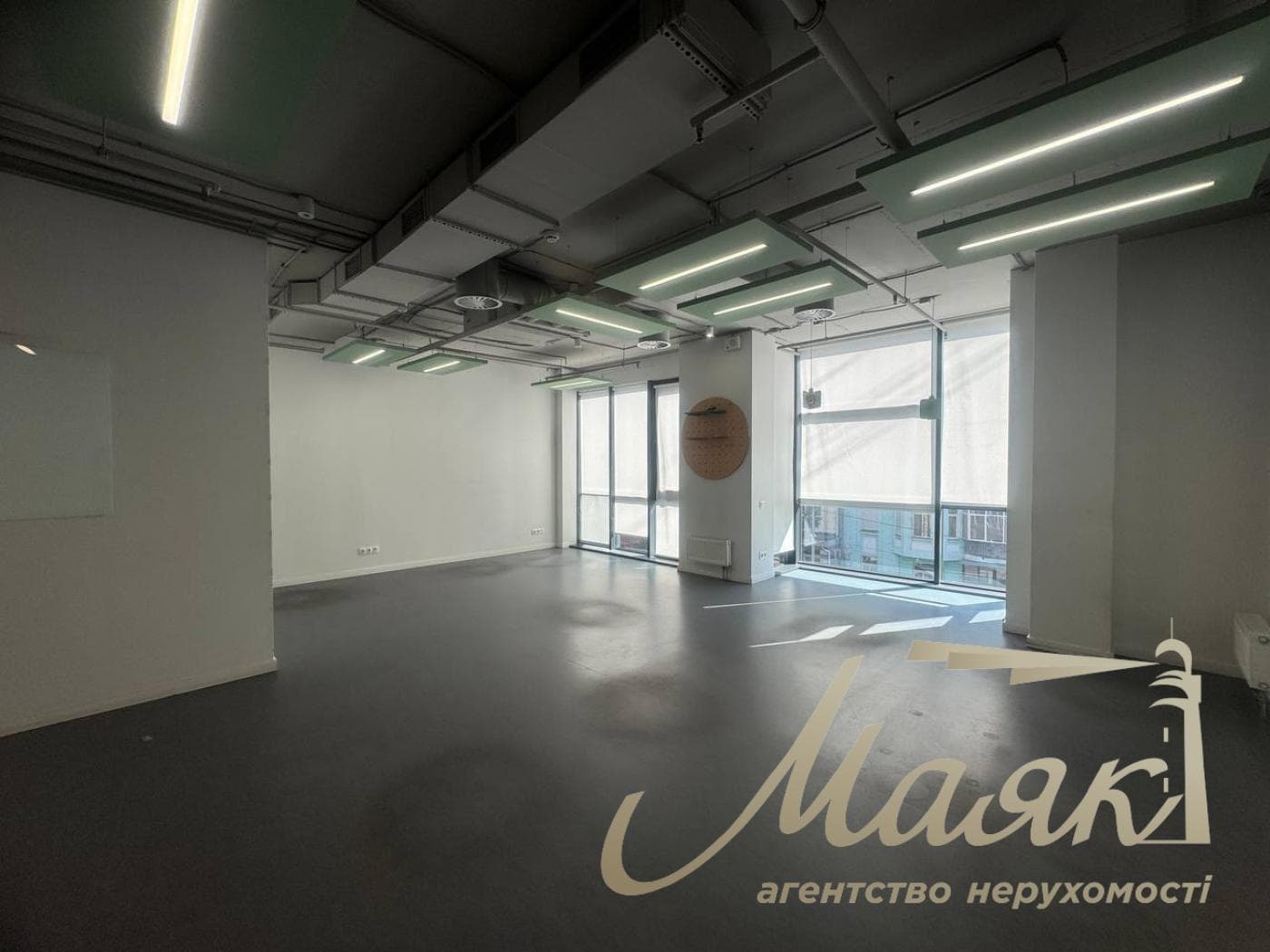Оренда автономного офісу площею 285 м², центр, Паньківська