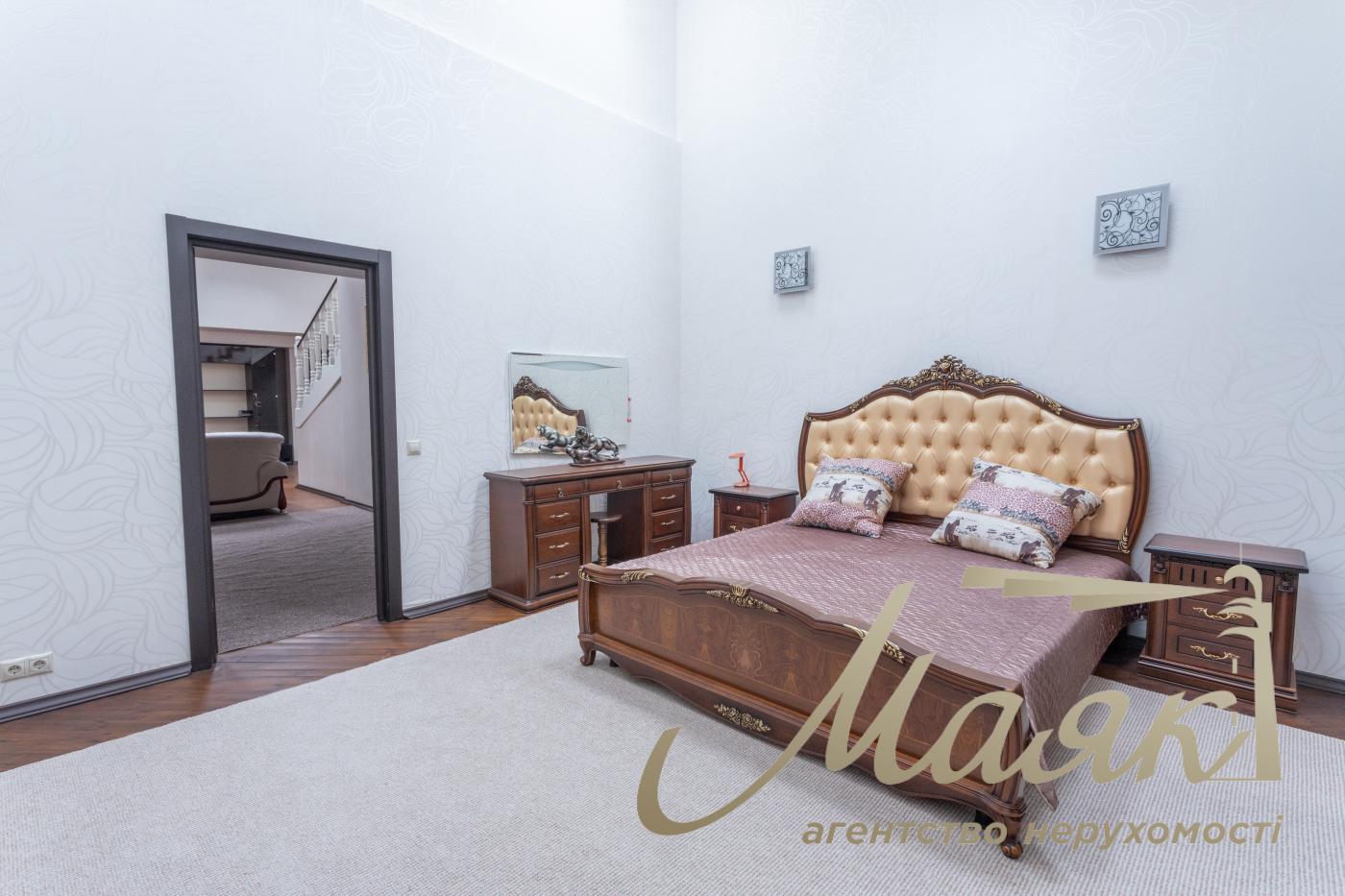 Продажа видового трехуровнего пентхауса 555м2, Ковпака 17, Нижний Печерск, метро Лыбедская