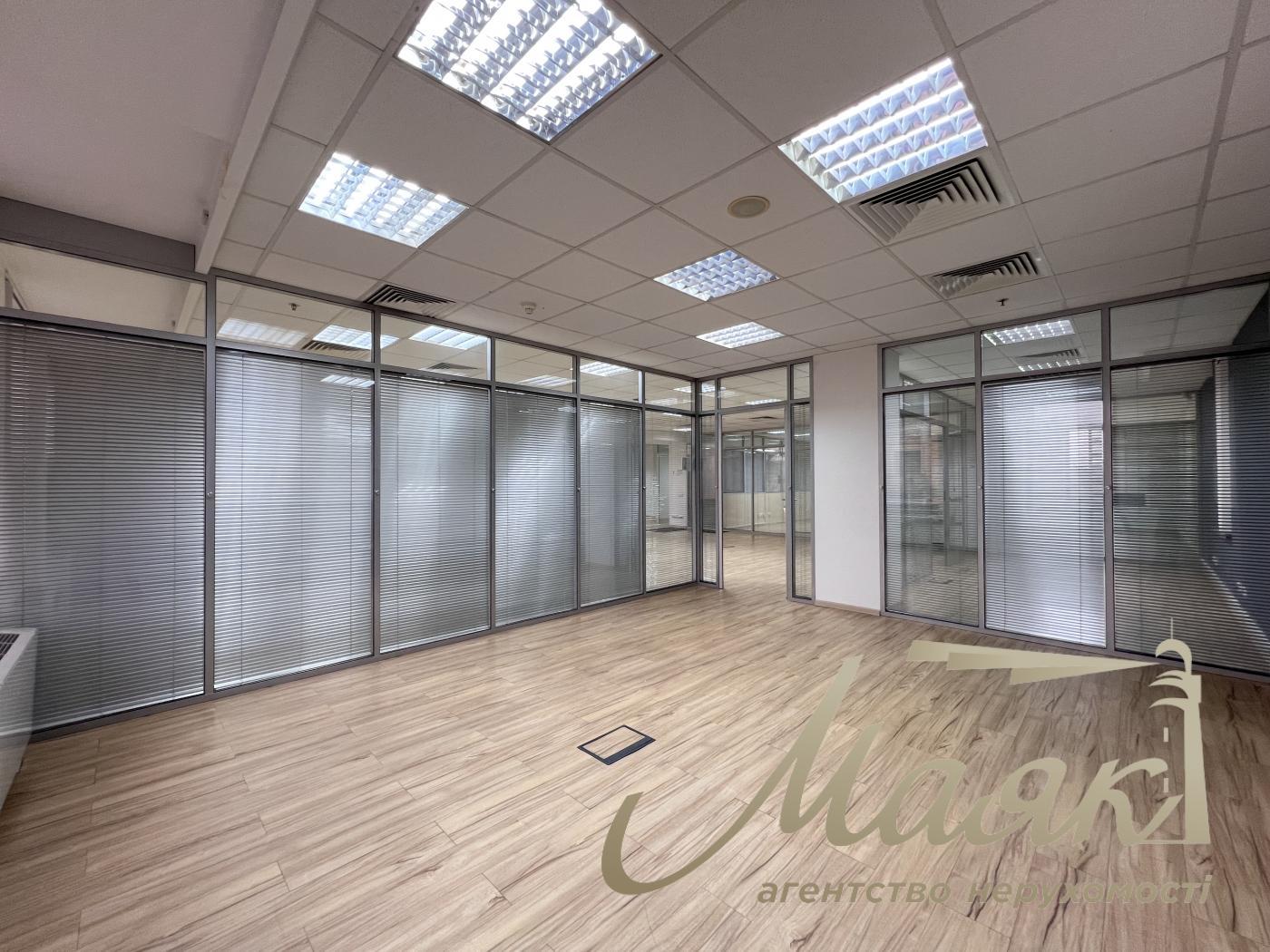Оренда офісу 285 кв.м. в БЦ Леонардо вул.Богдана Хмельницького 52/17